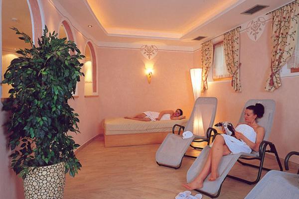 Hotel San Leonardo Badia  Bagian luar foto